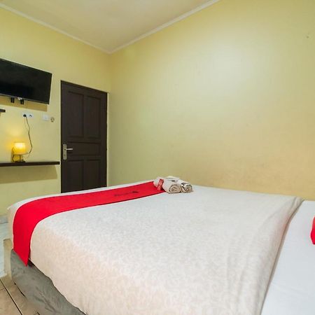 Hotel Reddoorz Near Tomang 2 Giacarta Esterno foto