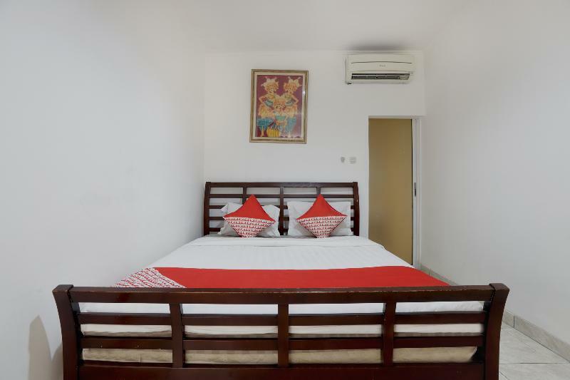 Hotel Reddoorz Near Tomang 2 Giacarta Esterno foto