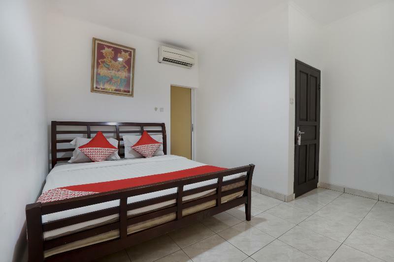 Hotel Reddoorz Near Tomang 2 Giacarta Esterno foto